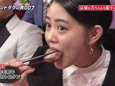 日本テレビ「しゃべくり007」で高畑充希が食事をする画像