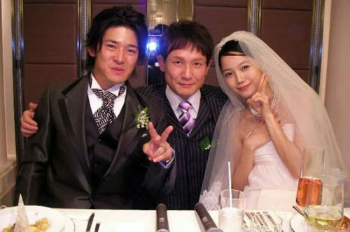 高岡奏輔さんと宮崎あおいさんの結婚披露宴で撮影されたツーショット写真